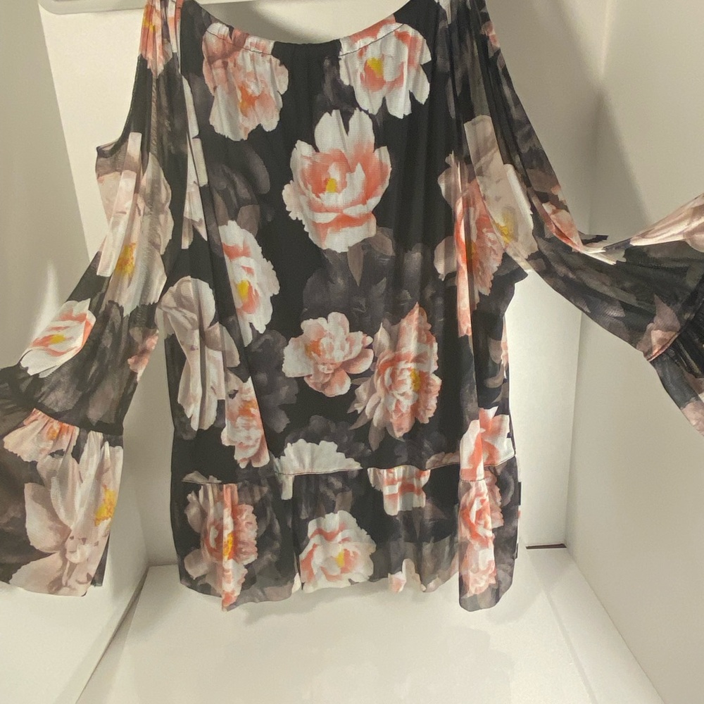 Beautiful flare sleeved, two layers blouse. Love this! Shoulder revealing too. - Picture 2 of 5